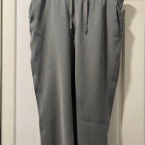 LuLulemon ankle cropped lightweigt pants, silky feel washable